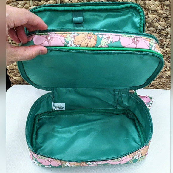 NWT Tender Love + Carry Two Layer Toiletry Makeup Cosmetics Bag RARE - Picture 4 of 4